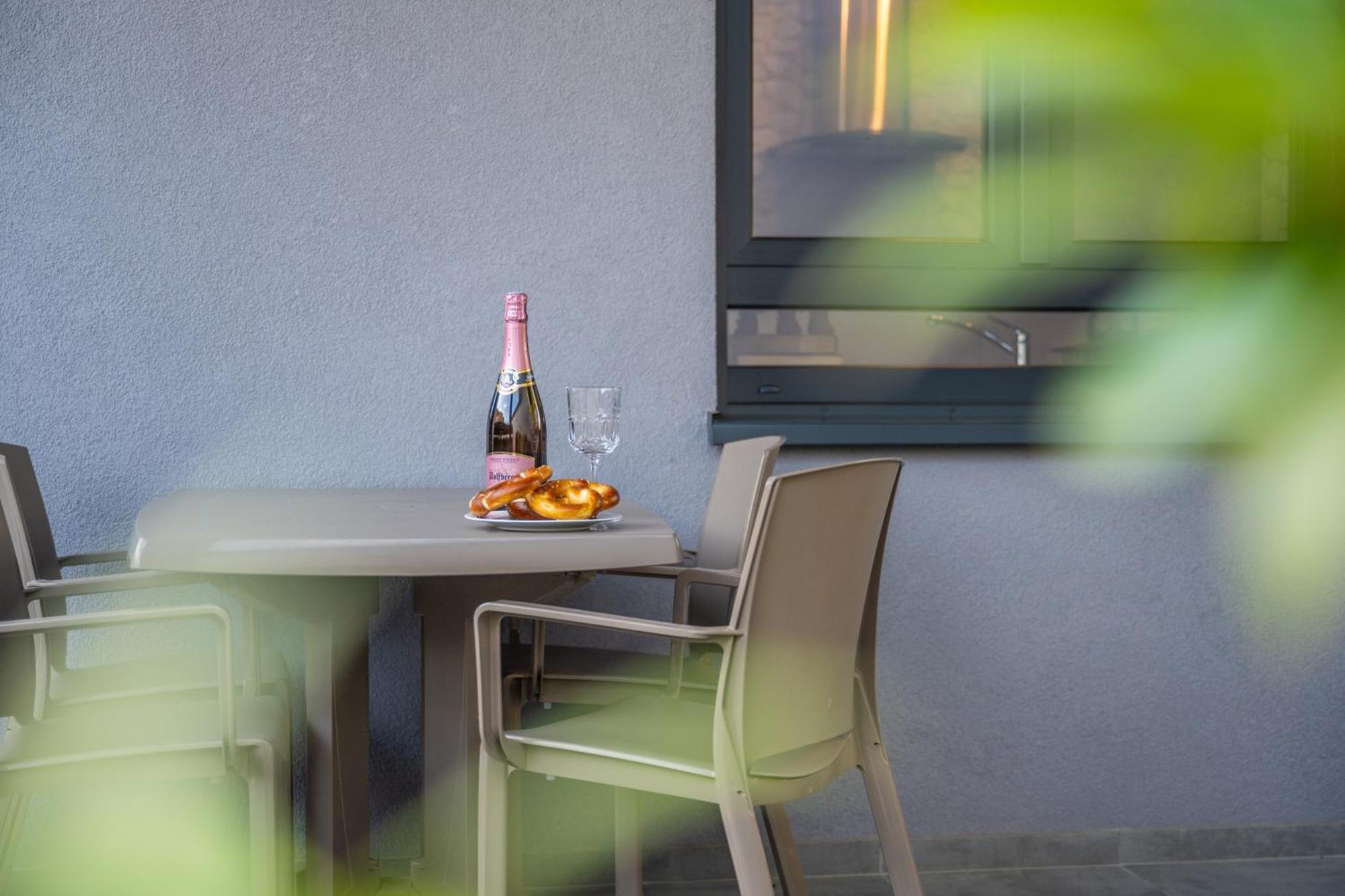 Le Refuge Des Sorciers Apartment Horbourg Exterior photo